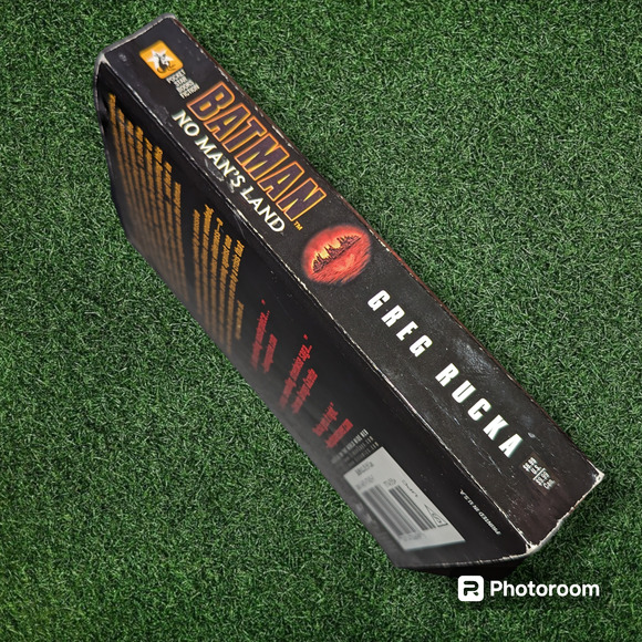 BATMAN NO MAN'S LAND, PAPERBACK, PB, GREG RUCKA, POCKET STAR BOOKS, 1ST, 2001 - Picture 3 of 3